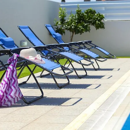Your Beautiful Holiday Minutes From The Beach, 1473 Βίλα Πρωταράς
